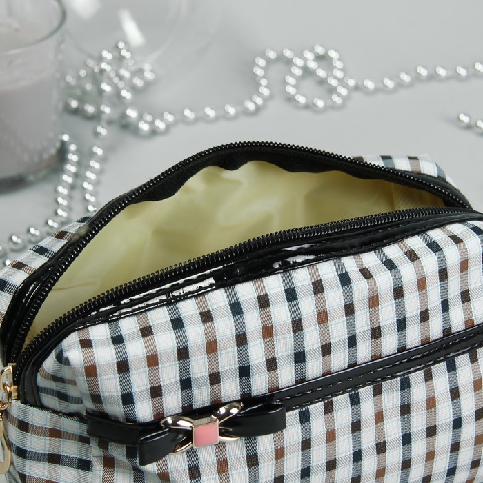 Косметичка дорожная «Клетка», отдел на молнии, с ручкой, цвет чёрный