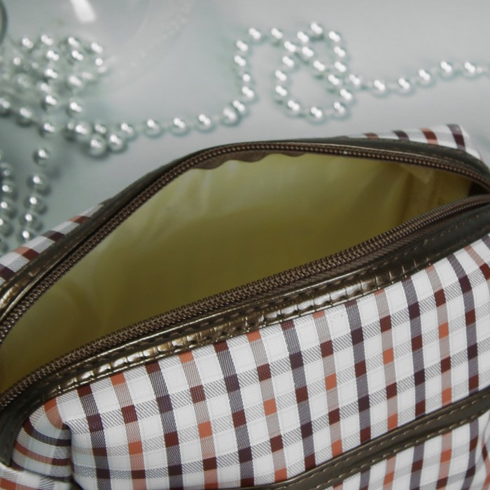 Косметичка дорожная «Клетка», отдел на молнии, с ручкой, цвет кофе