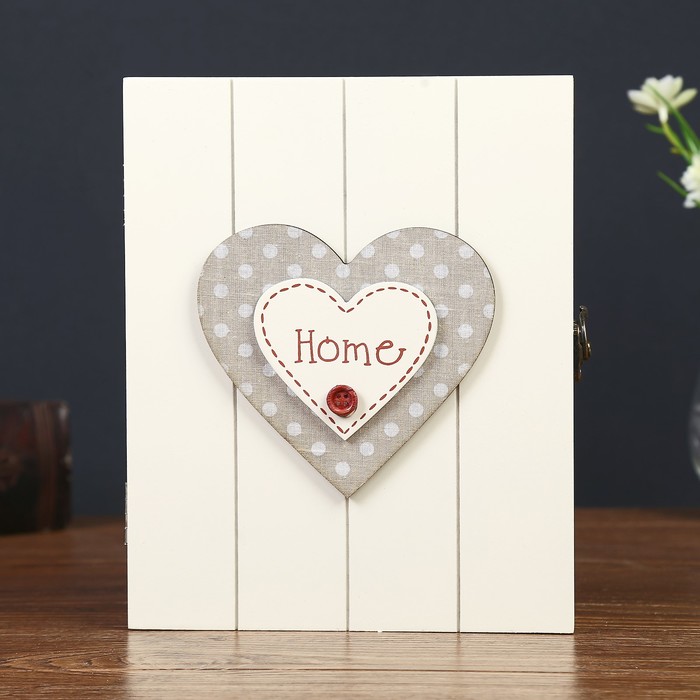 Ключница дерево 6 крючков "Двойное сердце с пуговкой. Home" белая 22х18х5,8 см