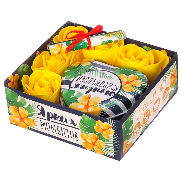 Подарочный набор "Ярких моментов": шкатулка, лепестки, пожелание