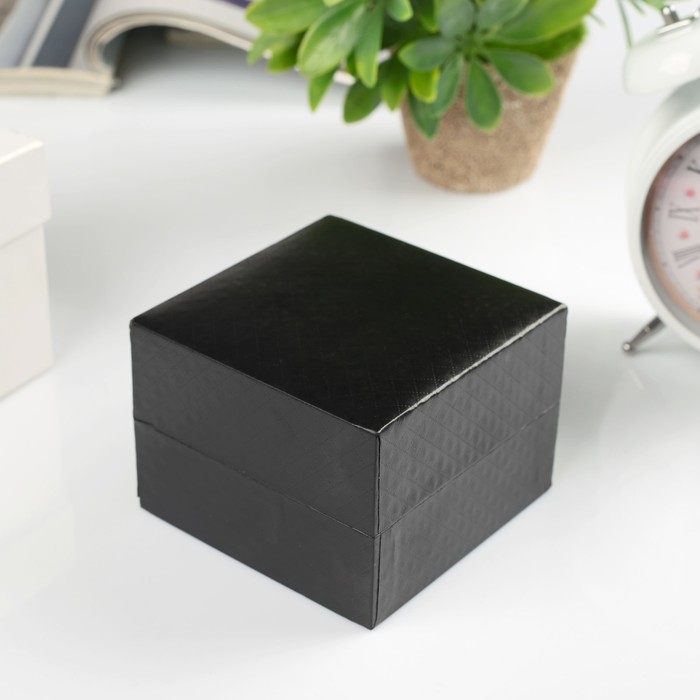 Шкатулка картон, кожзам под часы 1 отделение "Чёрные ромбы" 7,5х10х10 см