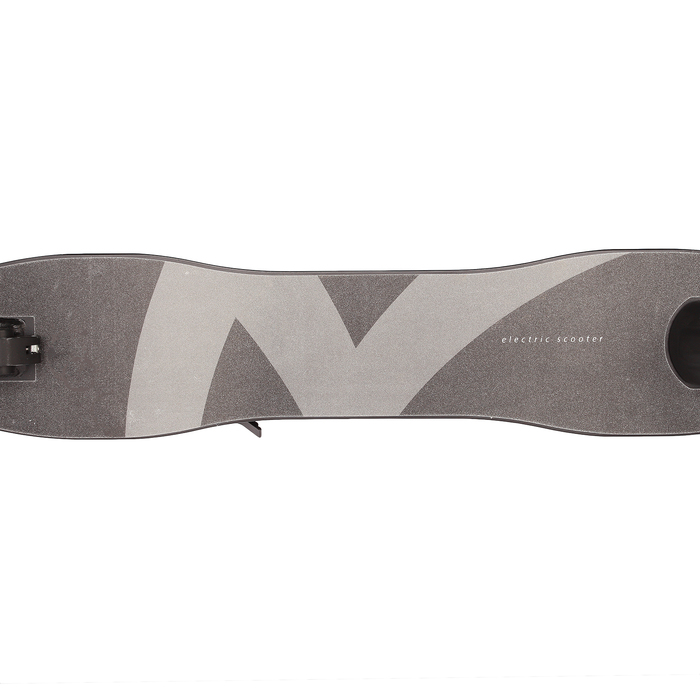 Электросамокат Novatrack колеса 140мм, P 12V150W, 25 км/ч, max 100кг, цвет черный