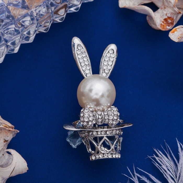 Брошь "Кролик" в шляпе, цвет белый в серебре