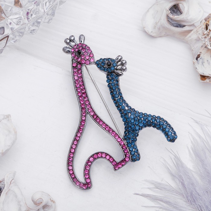 Брошь "Жирафики", цвет сине-розовый в сером металле