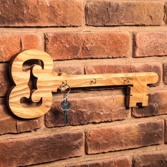 Ключница "Ключик Буратино", массив ясеня, 40 х 15 см