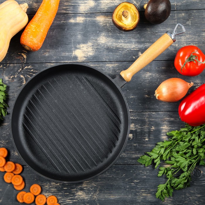 Сковорода чугунная гриль 260*40 мм с деревянной ручкой