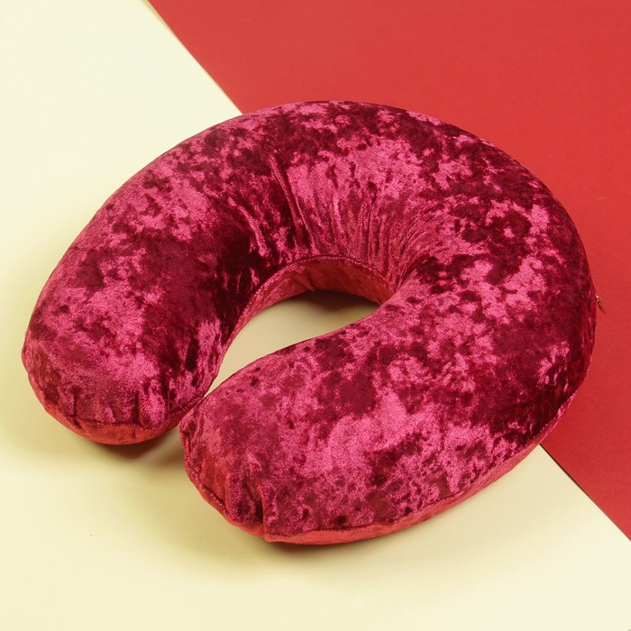 Подголовник "Бархат" ортопедический с маской для сна, цвет красный