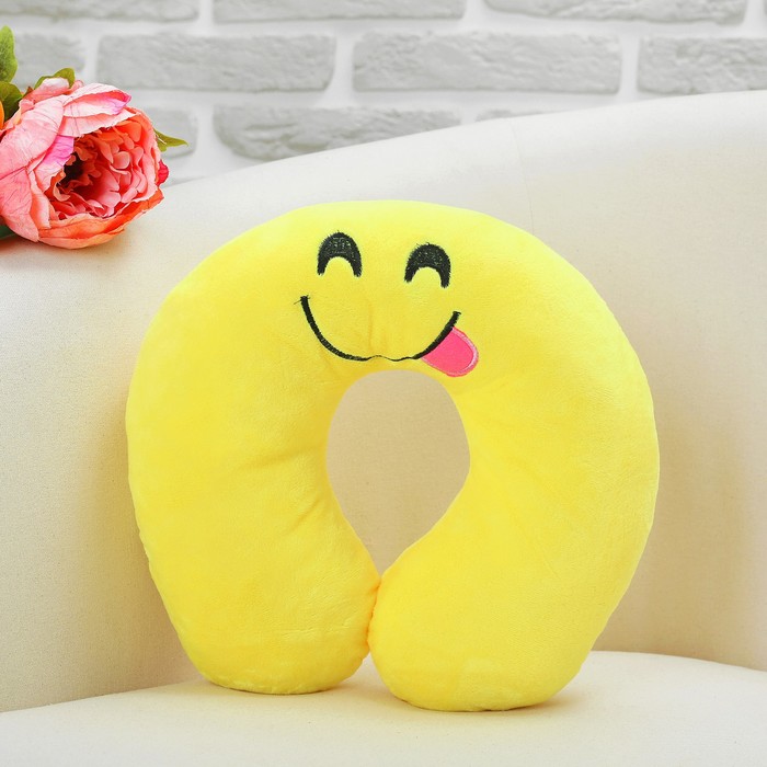 Подголовник "Смайл с языком"