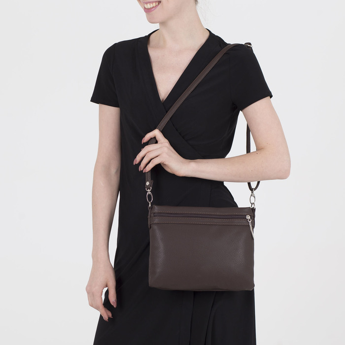 Сумка женская, отдел с перегородкой на молнии, наружный карман, регулируемый ремень, цвет шоколадный