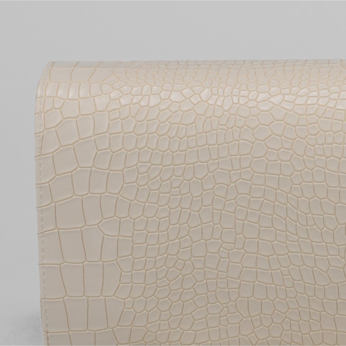 Сумка женская, 1 отдел на клапане, длинный ремень, крокодил, цвет молочный