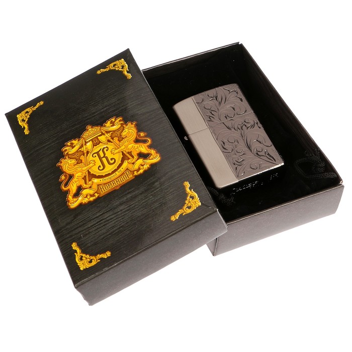 Зажигалка с крышкой, бензин, серебристый металл и роспись, хром, 4х6 см