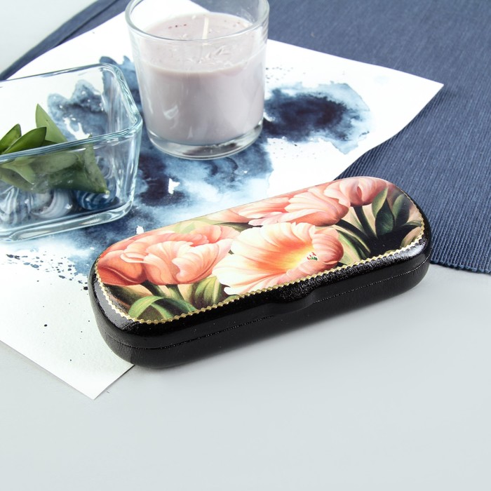 Футляр для очков "Тюльпаны", отдел на клапане, цвет чёрный