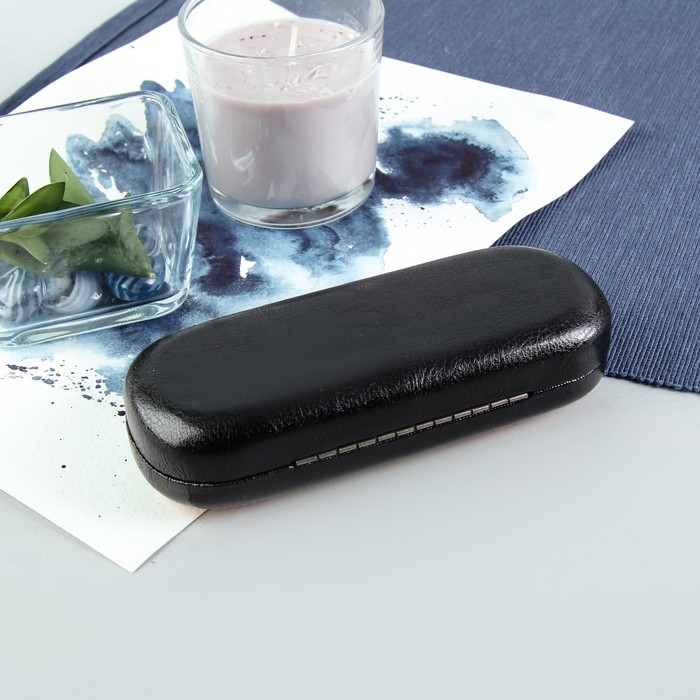 Футляр для очков "Тюльпаны", отдел на клапане, цвет чёрный