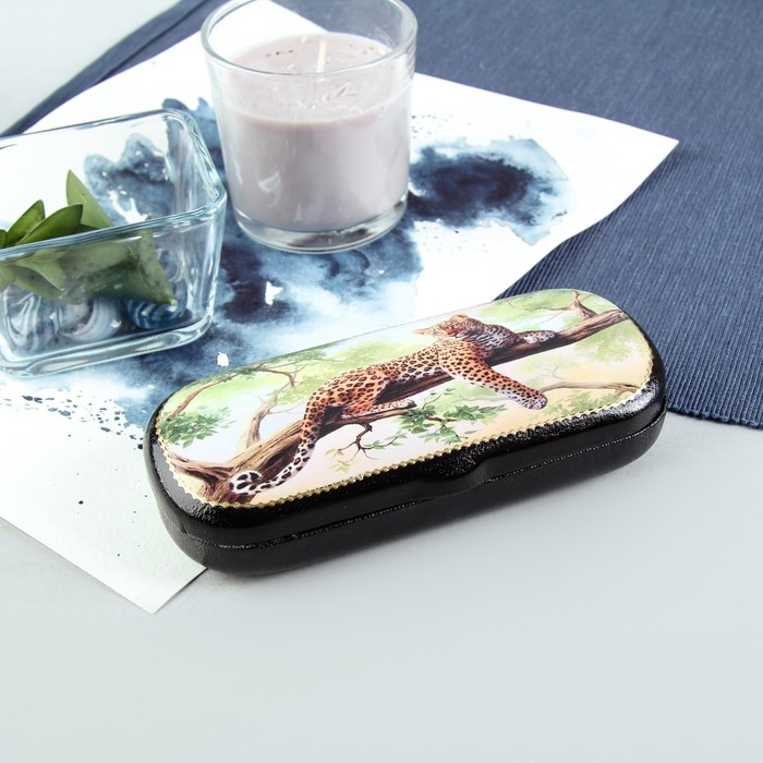 Футляр для очков "Дикая кошка", отдел на клапане, цвет чёрный