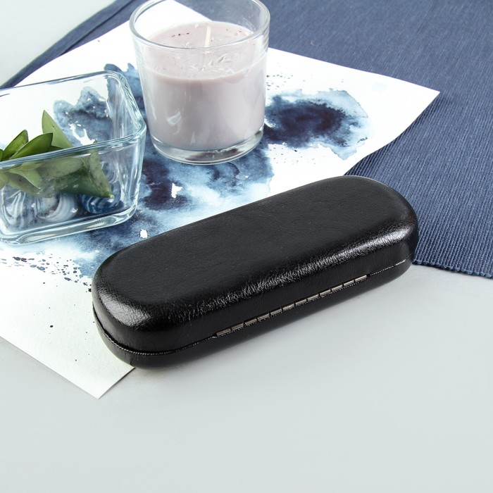 Футляр для очков "Дикая кошка", отдел на клапане, цвет чёрный