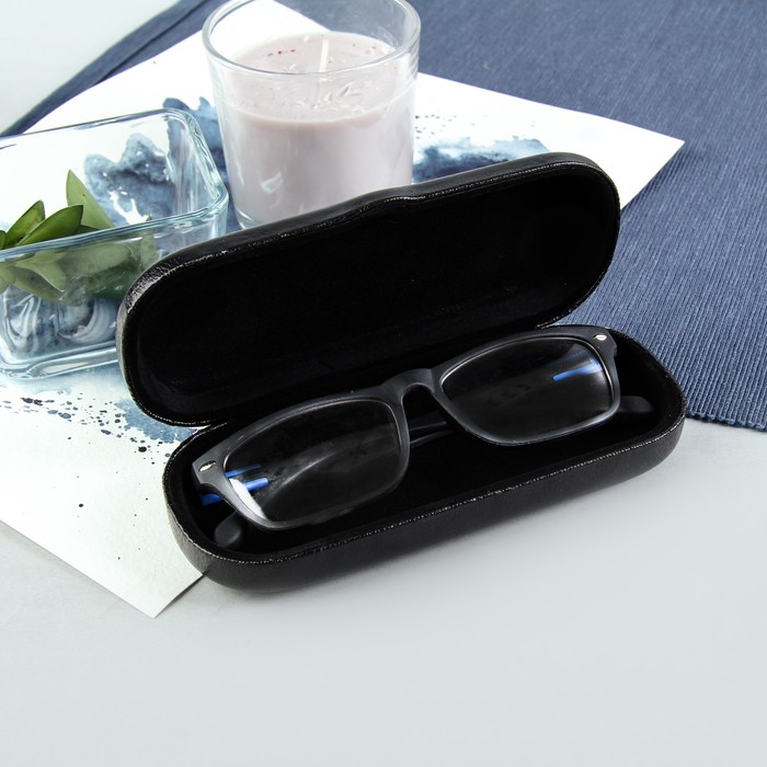 Футляр для очков "Дикая кошка", отдел на клапане, цвет чёрный