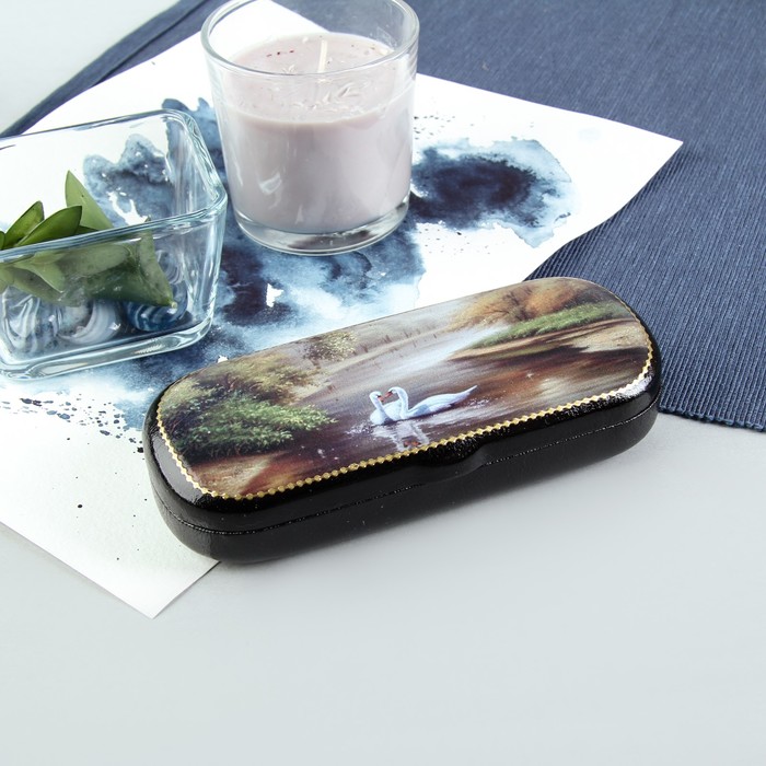 Футляр для очков "Лебеди", отдел на клапане, цвет чёрный