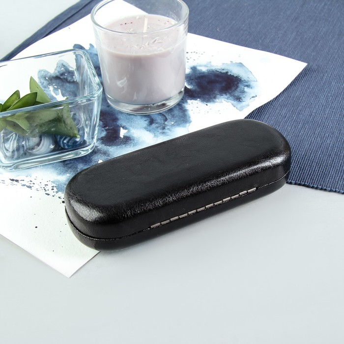 Футляр для очков "Лебеди", отдел на клапане, цвет чёрный