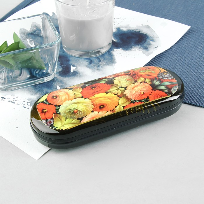 Футляр для очков "Цветы", отдел на клапане, цвет чёрный