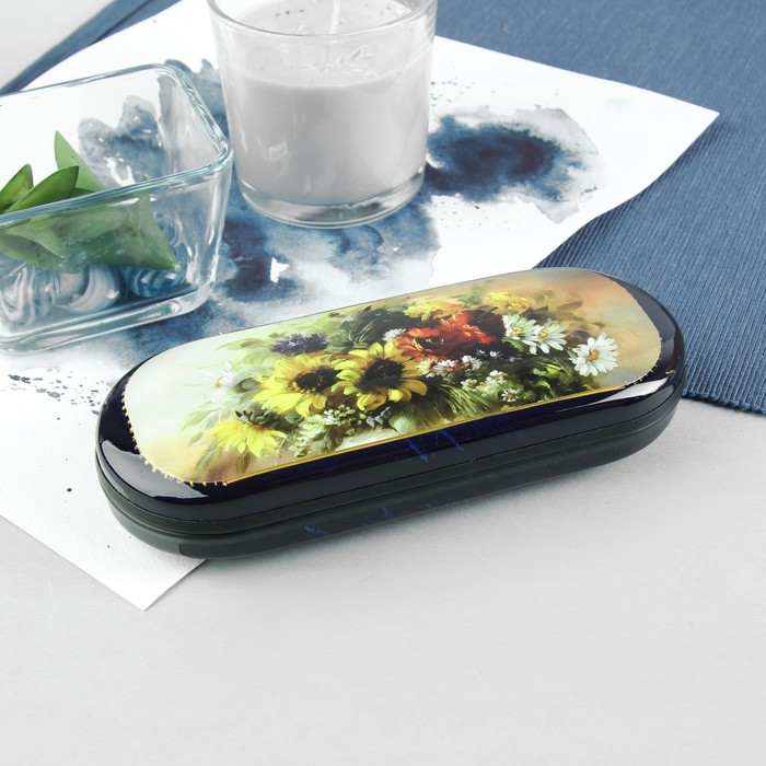 Футляр для очков "Цветы", отдел на клапане, цвет чёрный