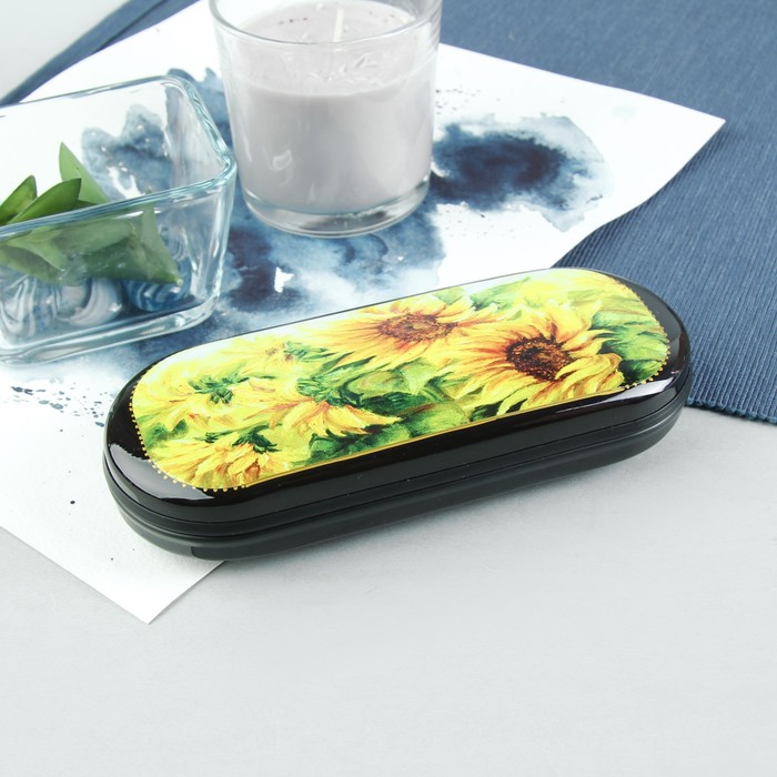 Футляр для очков "Подсолнухи", отдел на клапане, цвет чёрный