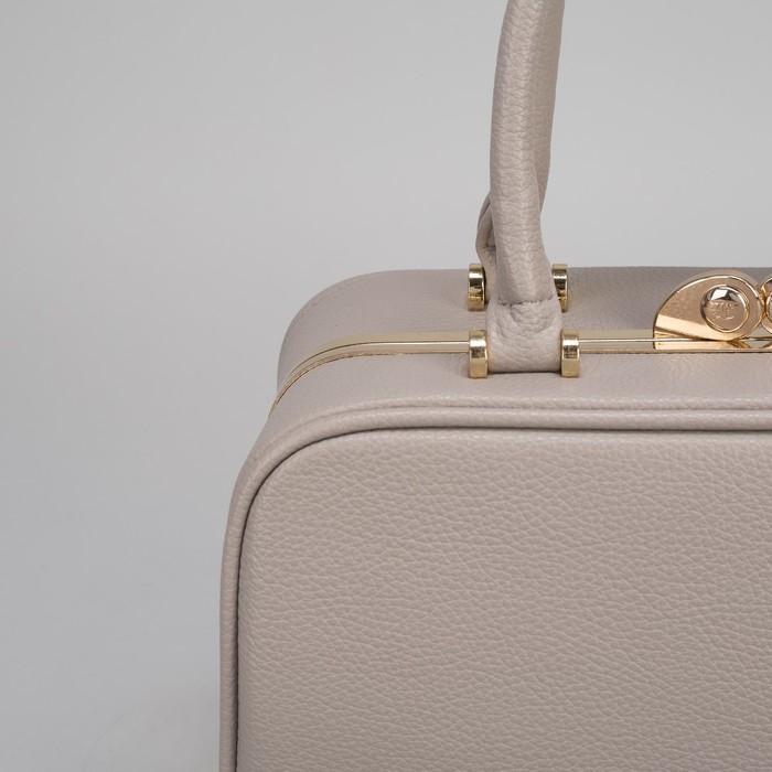 Сумка женская, 2 отдела на фермуаре, наружный карман, длинный ремень, цвет серый