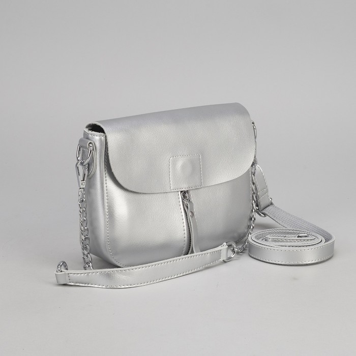 Сумка женская, отдел на молнии, 2 наружных кармана, цепь, длинный ремень, цвет серебристый