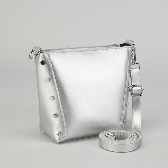 Сумка женская, отдел с перегородкой на молнии, длинный ремень, цвет серебристый