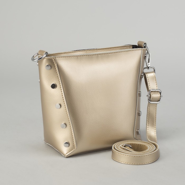 Сумка женская, отдел с перегородкой на молнии, длинный ремень, цвет золотой