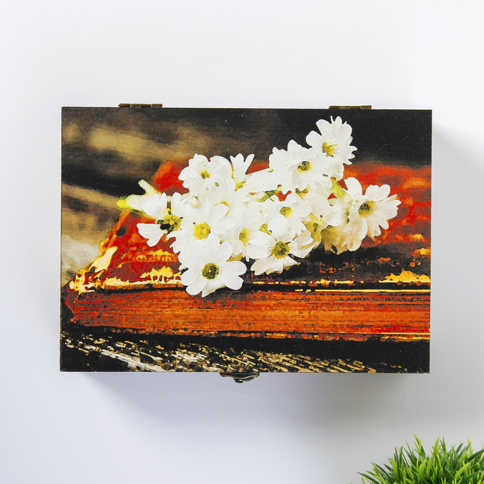 Ключница "Цветы на книге" 15х21 см