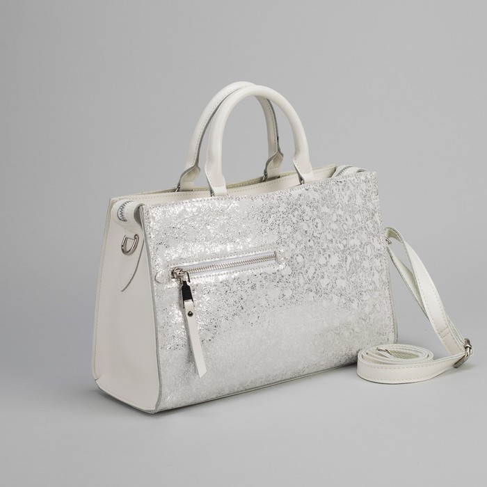 Сумка женская, замша, отдел на молнии, 4 наружных кармана, длинный ремень, цвет белый