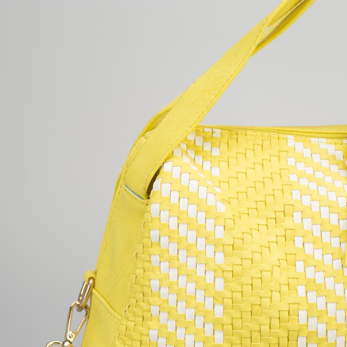 Сумка женская, отдел на молнии, наружный карман, длинный ремень, цвет жёлтый
