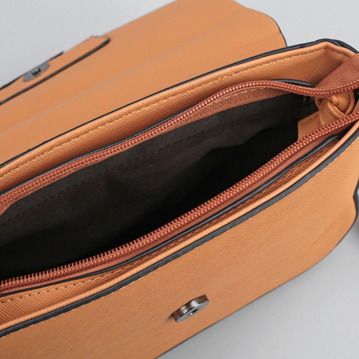 Сумка женская, отдел на молнии, наружный карман, длинный ремень, цвет бежевый