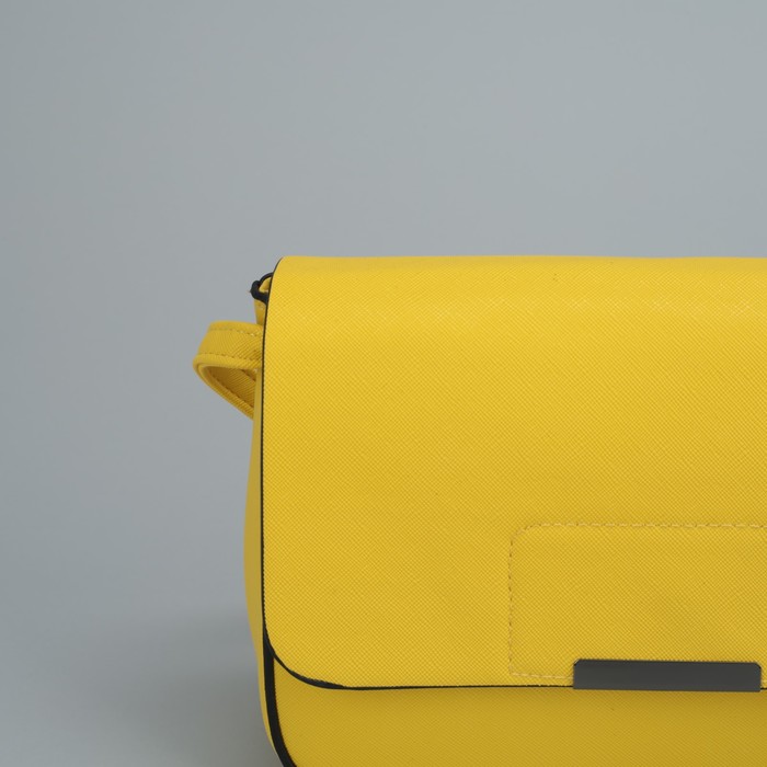 Сумка женская, отдел на молнии, наружный карман, длинный ремень, цвет жёлтый