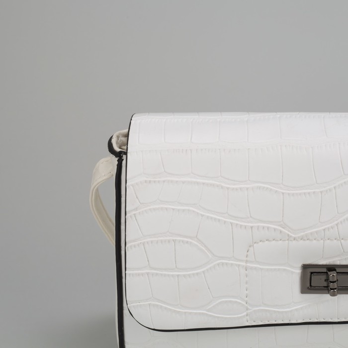 Сумка женская, отдел на молнии, наружный карман, длинный ремень, цвет белый