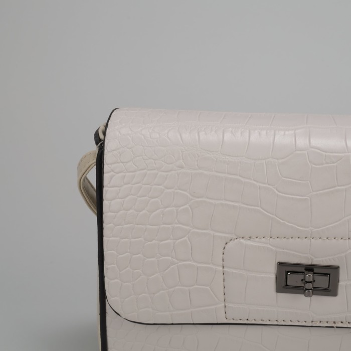 Сумка женская, отдел на молнии, наружный карман, длинный ремень, цвет молочный