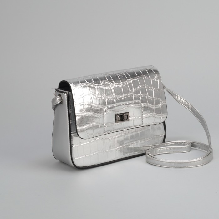 Сумка женская, отдел на молнии, наружный карман, длинный ремень, цвет серебристый