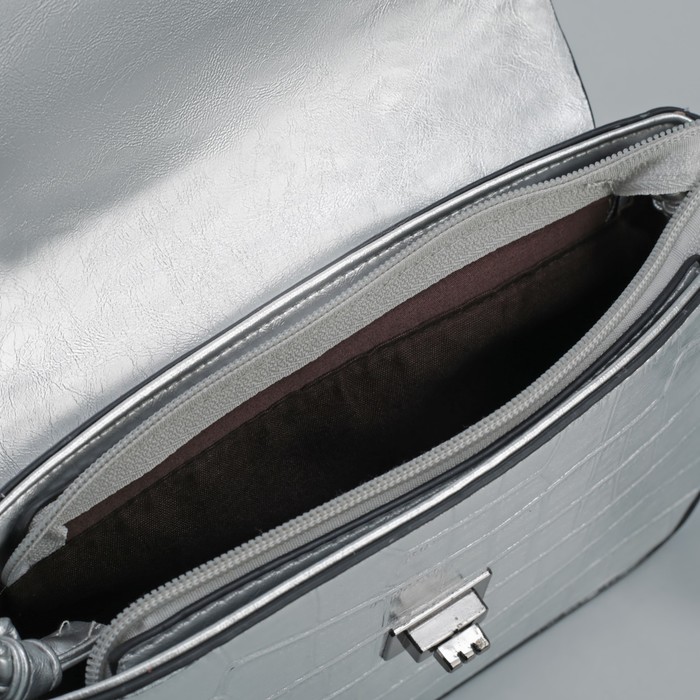 Сумка женская, отдел на молнии, наружный карман, длинный ремень, цвет серебристый