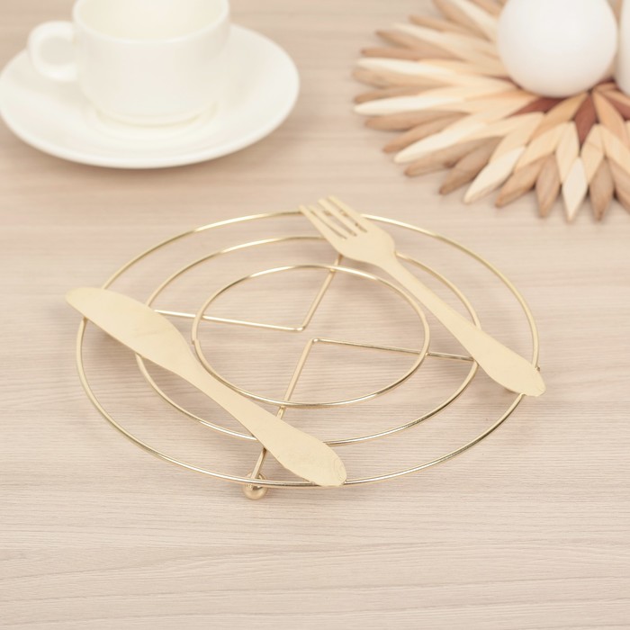 Подставка под горячее круглая на ножках "Приборы" 18х18х1 см, цвет золото