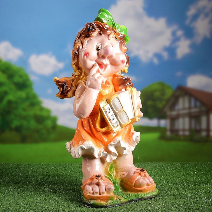 Садовая фигура "Девочка с гармошкой" желтое платье 27*23*59 см