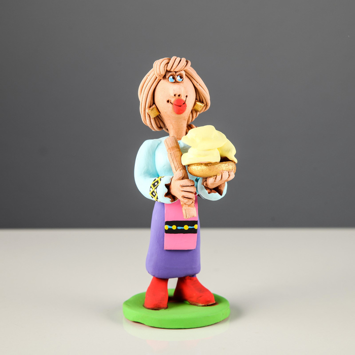 Статуэтка "Казачка со скалкой и варениками"