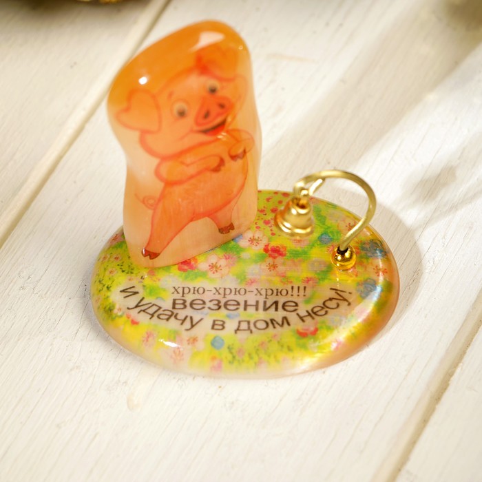 Сувенир «Поросёнок», с колокольчиком, везение и удачу в дом несу, 5,5х4,5х6 см, селенит