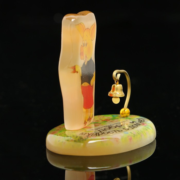 Сувенир «Поросёнок», с колокольчиком, добро и мудрость в дом несу, 5,5х4,5х6 см, селенит