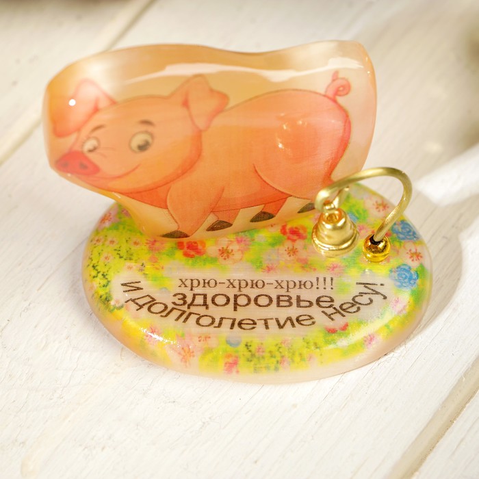 Сувенир «Свинка», с колокольчиком, здоровье и долголетие несу, 5,5х4,5х5 см, селенит