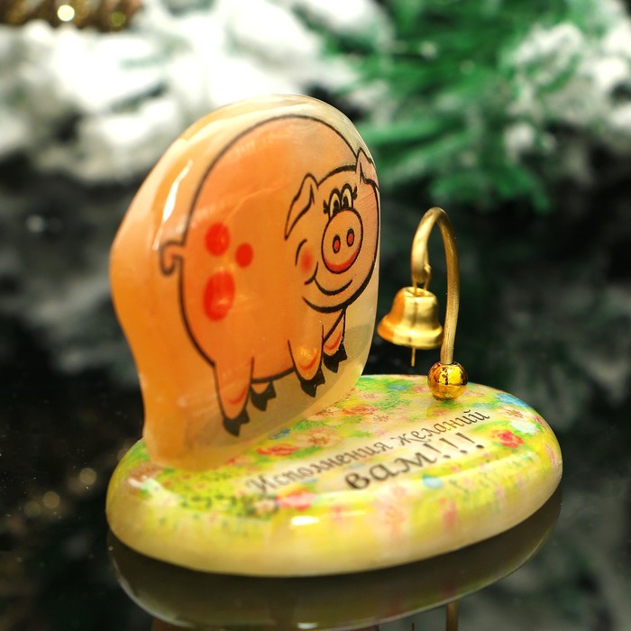 Сувенир «Свинка», с колокольчиком, исполнения желаний вам, 5,5х4,5х5 см, селенит