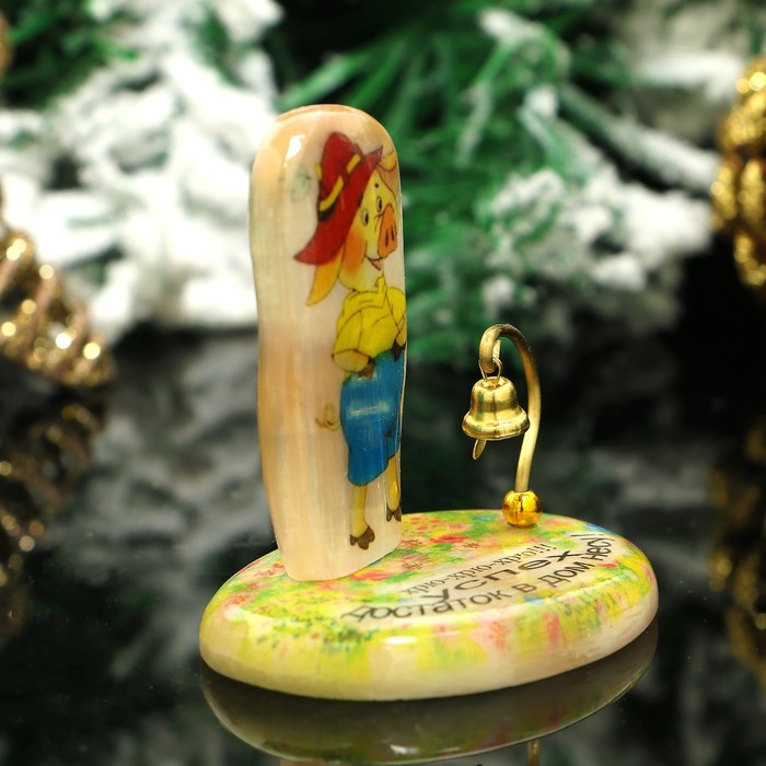 Сувенир «Поросёнок», с колокольчиком, успех, достаток в дом несу, 5,5х4,5х6 см, селенит