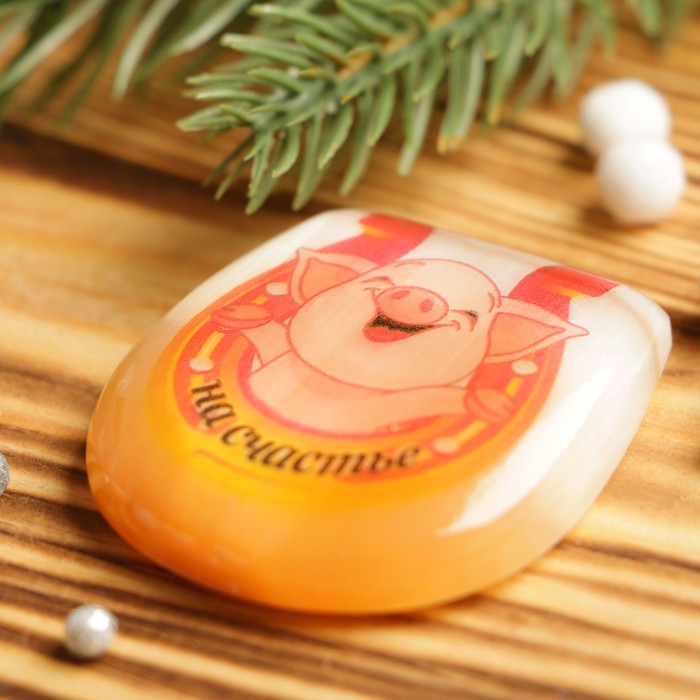 Магнит «Поросёнок в подкове», на счастье, 4,5х4,2 см, селенит