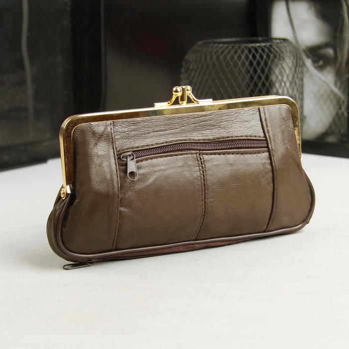 Косметичка, отдел на фермуаре, цвет коричневый