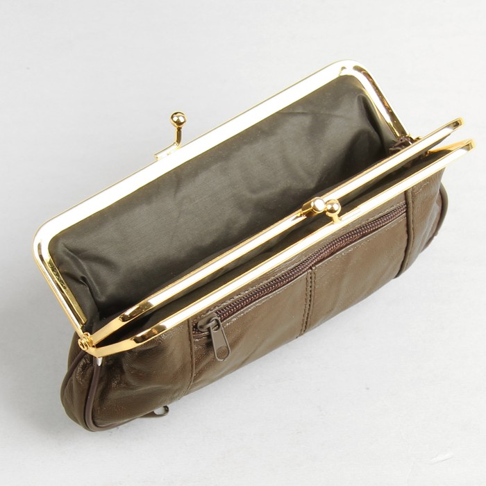 Косметичка, отдел на фермуаре, цвет коричневый