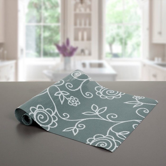 Коврик противоскользящий "Вьющиеся цветы" 30х90 см, цвет серый